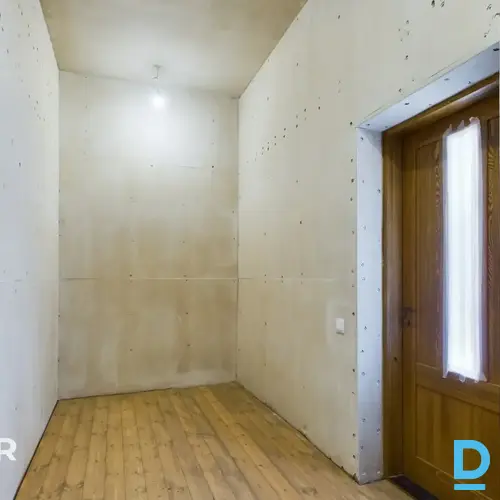 Pārdošanā kvalitatīvi būvēta 280 m² dzīvojamā ēka ar ainavisku 12.2 ha zemes gab