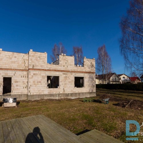 310 m² nepabeigta jaunbūve, 2215 m² zeme, Muižas iela 6A, Bukulti, Garkalnes pagasts, Ropažu novads, Latvija.
