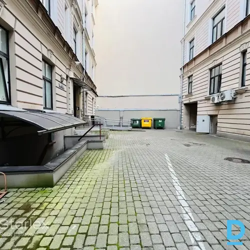 Komerctelpas puspagrabā Rīgas centrā pie Jaunā Rīgas Teātra Komerctelpas puspagrabā Rīgas centrā pie Jaunā Rīgas Teātra