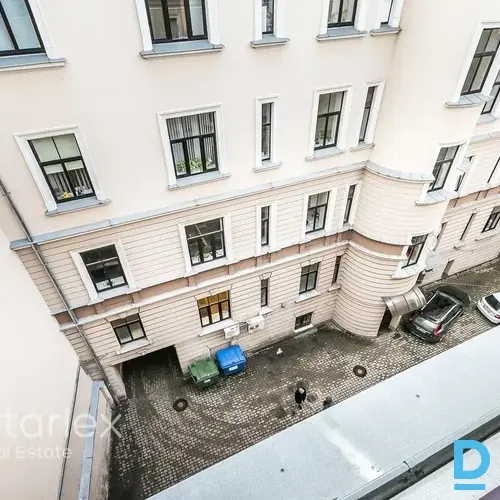 Komerctelpas puspagrabā Rīgas centrā pie Jaunā Rīgas Teātra Komerctelpas puspagrabā Rīgas centrā pie Jaunā Rīgas Teātra