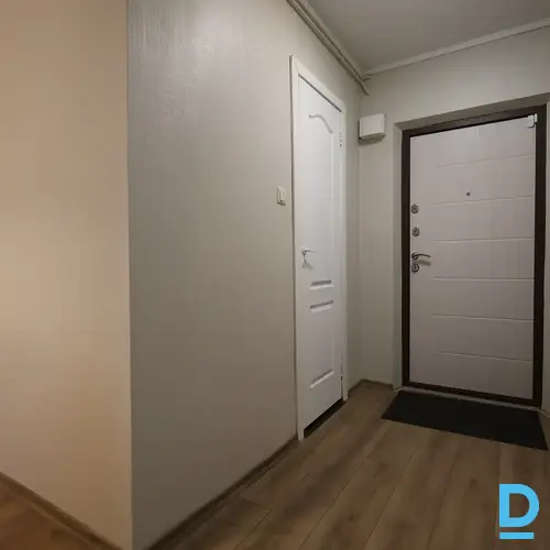 Pārdod dzīvokli Vānes iela 9