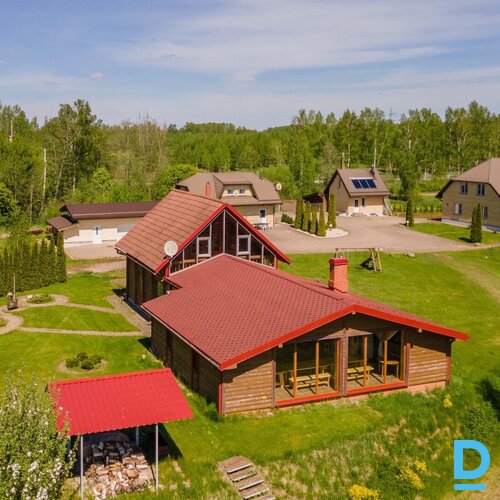 265.9 m² māja, 180 m² viesu māja, 173.8 m² pirts-guļbūve, 84.4 m² palīgēka, 3.77 ha zeme, Daugavmalas, Saulkalne, Salaspils pagasts, Salaspils novads, Latvija.  
