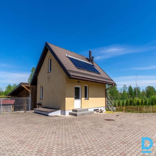 265.9 m² māja, 180 m² viesu māja, 173.8 m² pirts-guļbūve, 84.4 m² palīgēka, 3.77 ha zeme, Daugavmalas, Saulkalne, Salaspils pagasts, Salaspils novads, Latvija.  