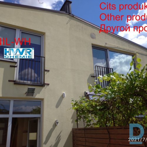 Tīrām fasādes, jumtus, bruģi, žogus, logus un citas virsmas