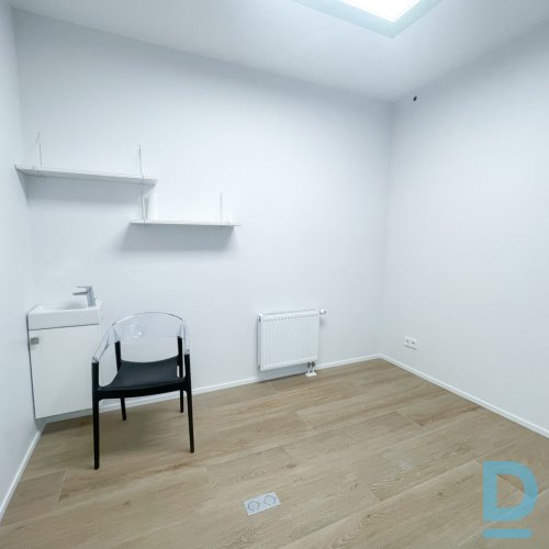 Izīrē kabinetu salonā