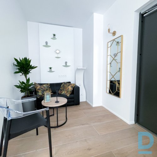 Izīrē kabinetu salonā