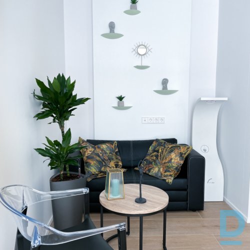 Izīrē kabinetu salonā