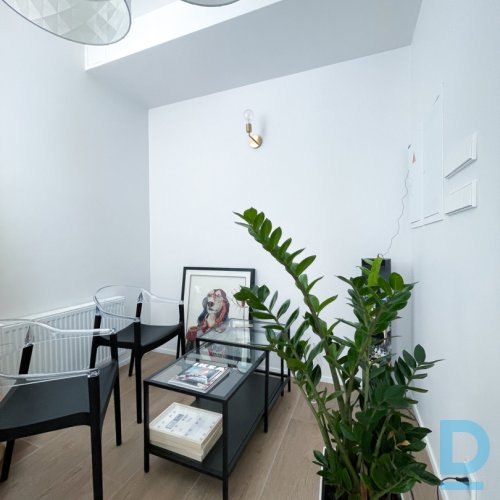 Izīrē kabinetu salonā