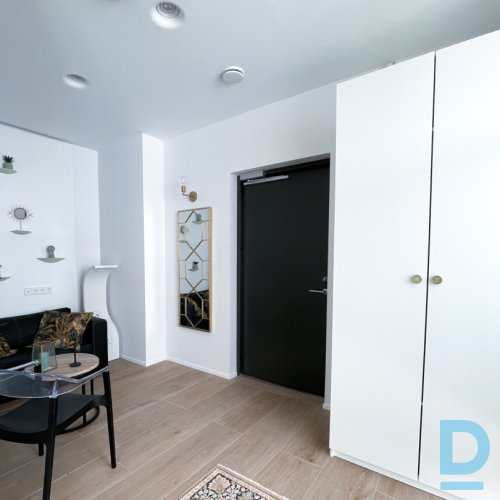 Izīrē kabinetu salonā