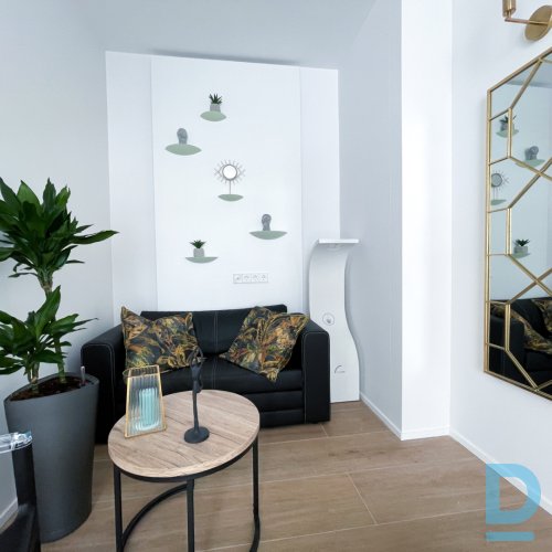 Izīrē kabinetu salonā