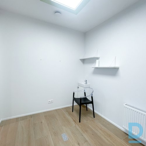 Izīrē kabinetu salonā