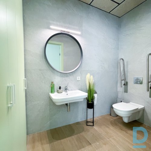 Izīrē kabinetu salonā