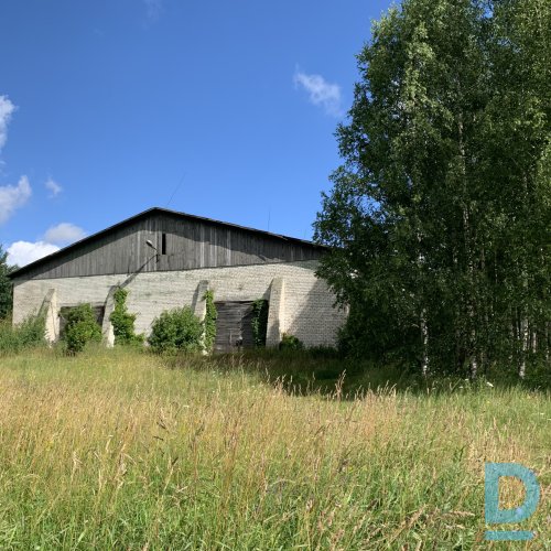 Pārdod noliktavu
