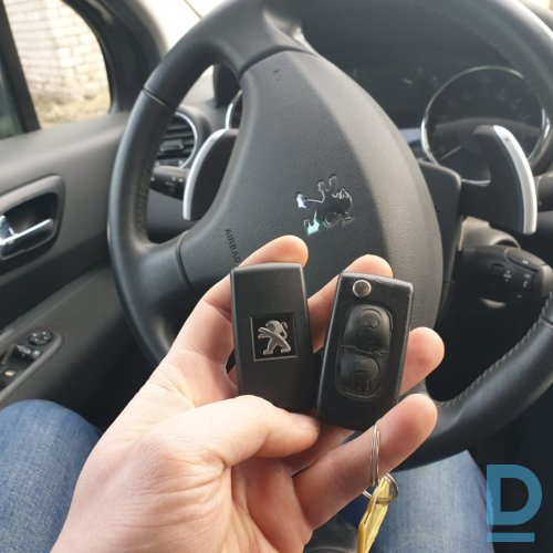 Pārdod Peugeot Aizdedzes slēdzenes