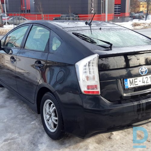Piedāvām TOYOTA PRIUS noma Piedāvām TOYOTA PRIUS noma