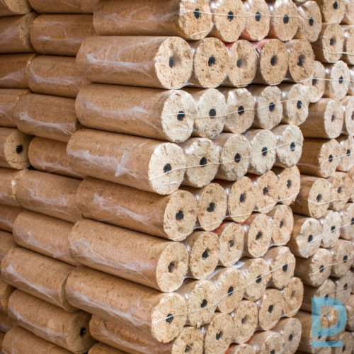 Pārdod kokskaidu briketes Nestro, Apse, 960kg Pārdod kokskaidu briketes Nestro, Apse, 960kg