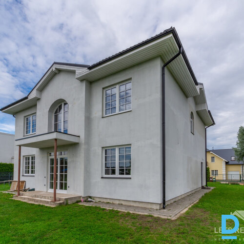 261.6 m² māja, 1508 m² zeme, Sūnu iela 8, Mežāres, Babītes pagasts, Mārupes novads, Latvija.