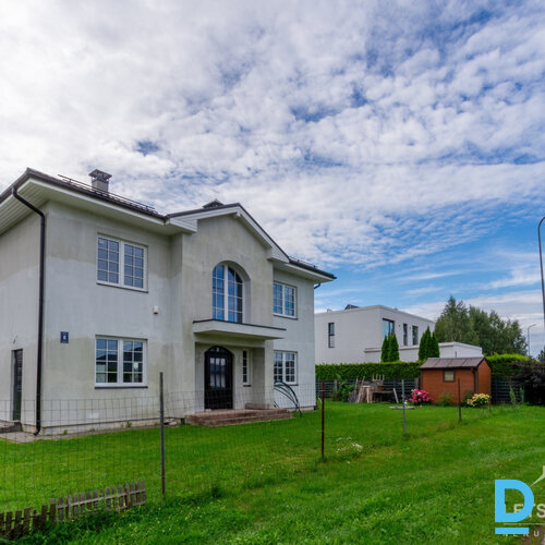 261.6 m² māja, 1508 m² zeme, Sūnu iela 8, Mežāres, Babītes pagasts, Mārupes novads, Latvija.