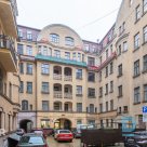 A spacious 4-room apartment in a courtyard building in the very center of Riga. 