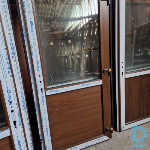 Pārdod PVC durvis Pārdod PVC durvis