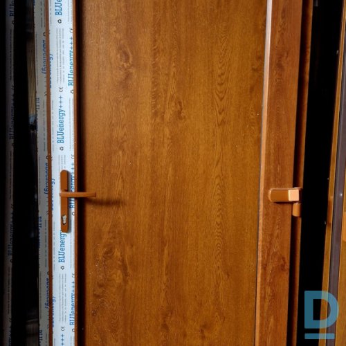 Pārdod PVC durvis Pārdod PVC durvis