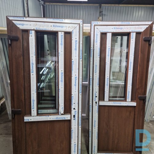 Pārdod PVC durvis