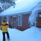 Sniega tīrīšana no jumtiem un izvešana