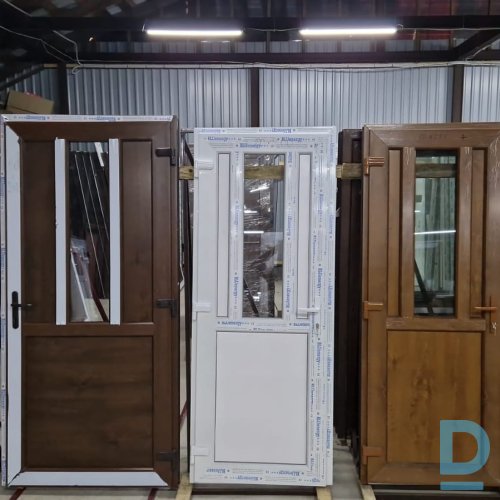 Pārdod PVC durvis