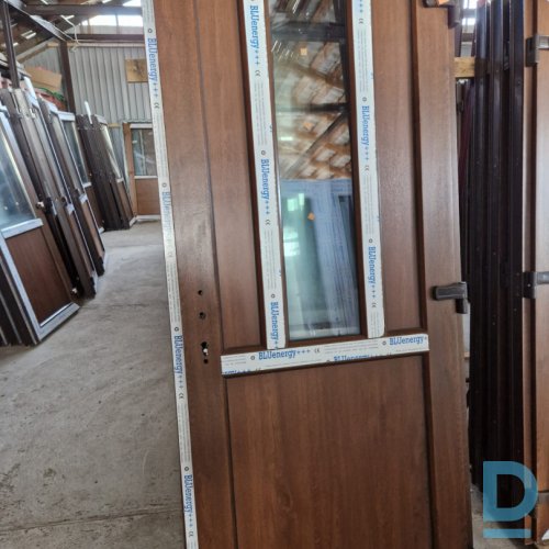 Pārdod PVC durvis
