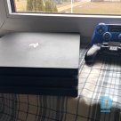 Selling Playstation 4 Pro 1TB