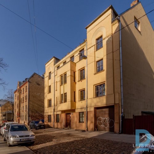 2 istabu dzīvoklis, Kalupes iela 15, Maskavas forštate, Rīga, Latvija.