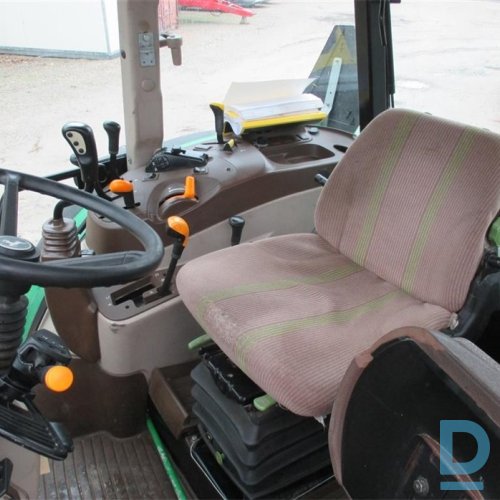 Pārdod John Deere 5720