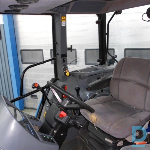Pārdod New holland TS100