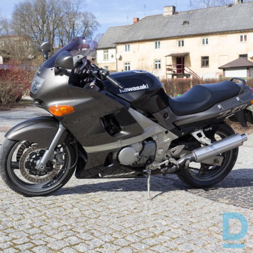 Pārdod Kawasaki ZZR600 motociklu, 600 cm³, 2001