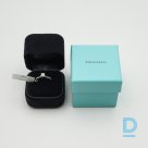 For sale Tiffany & Co. Engagement Ring in Platinum