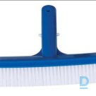 Brush for cleaning pool walls
