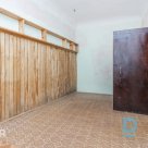 For sale, a spacious 2-room apartment with high ceilings in the very center of R