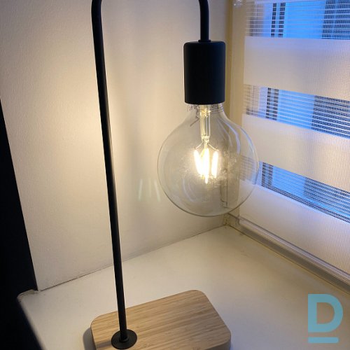 Pārdod Galda lampu Pārdod Galda lampu