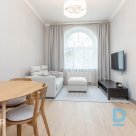 Elegant 3-room apartment in a renovated Art Nouveau building with parking and st