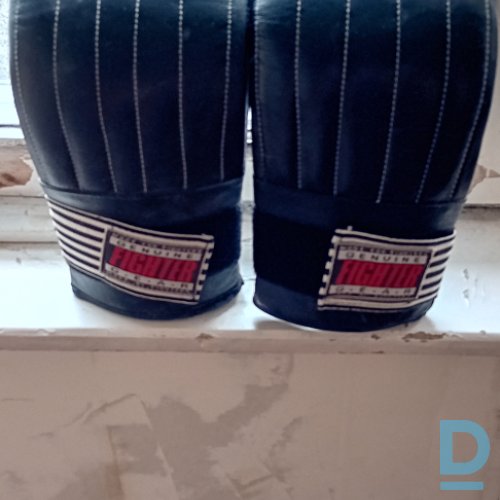 Piedāvā boksa cimdi