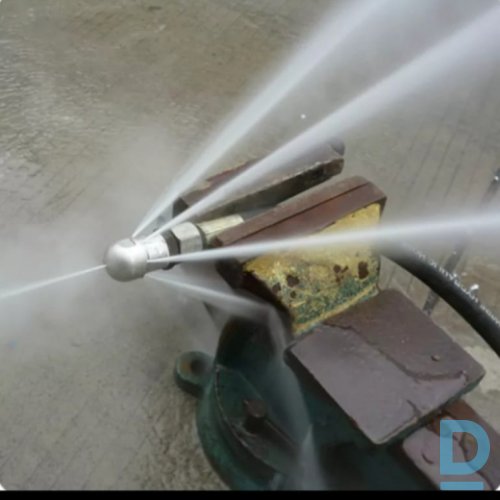 Kanalizācijas tīrīšana.