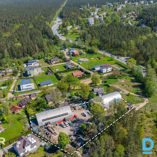 Pārdošanā divi angāri ar 4647 m² zemes gabalu stratēģiski izdevīgā vietā Ulbrokā