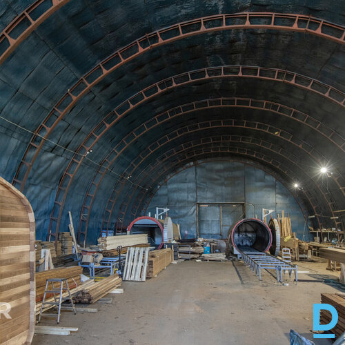 Pārdošanā divi angāri ar 4647 m² zemes gabalu stratēģiski izdevīgā vietā Ulbrokā