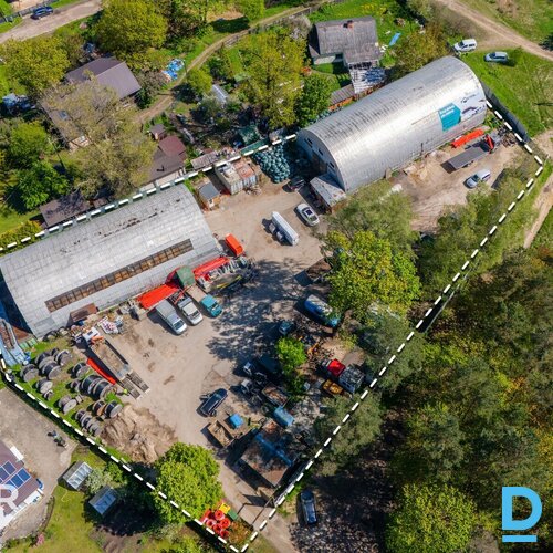 Pārdošanā divi angāri ar 4647 m² zemes gabalu stratēģiski izdevīgā vietā Ulbrokā