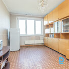 For sale: 3-room apartment with great potential.Apartment layout description:- l