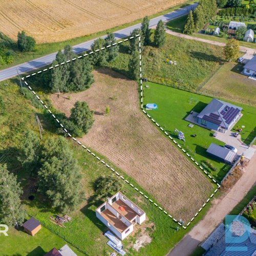 Plašs, līdzens 3380 m² zemes gabals privātai apbūvei teicamā vietā Inčukalnā.Zem