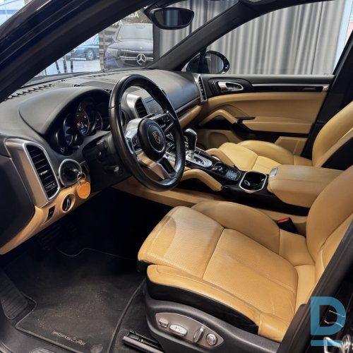 Pārdod Porsche Cayenne 3.0d, 2015