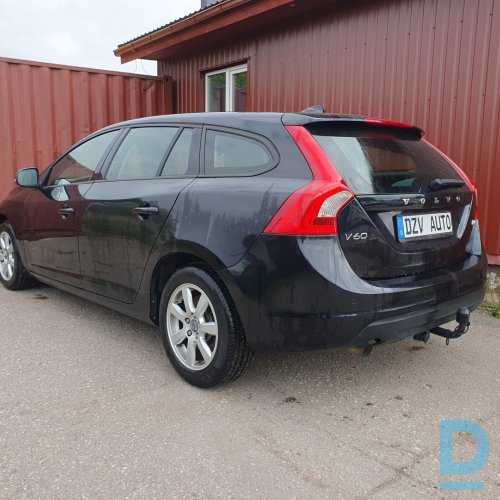 Pārdod Volvo V60 2.0D4 Kinetic, 2013