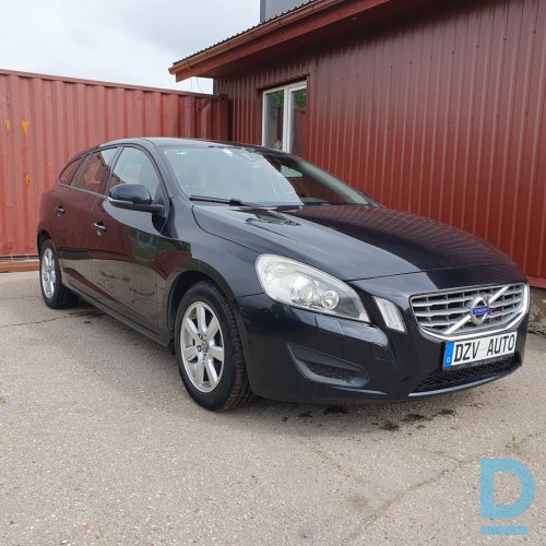 Pārdod Volvo V60 2.0D4 Kinetic, 2013