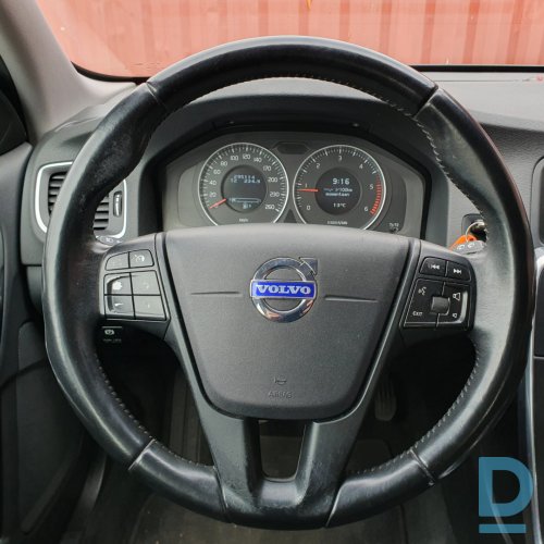 Pārdod Volvo V60 2.0D4 Kinetic, 2013